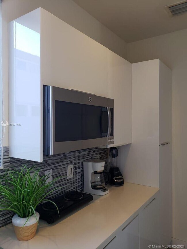 Building Photo - 6331 NW 105th Ct