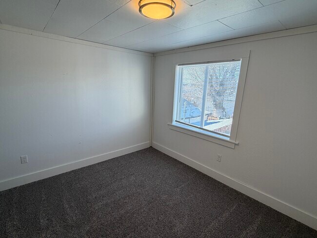 Building Photo - 533 S Dakota St