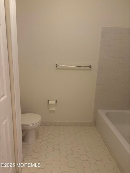 Building Photo - 61 S Manor Ct