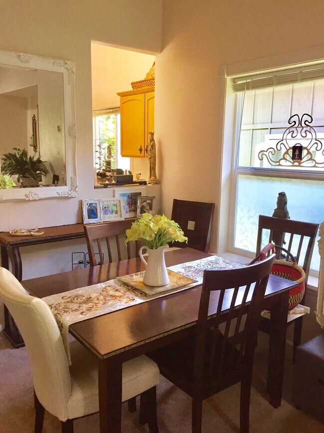Dining area - 3685 Colony Oaks Dr