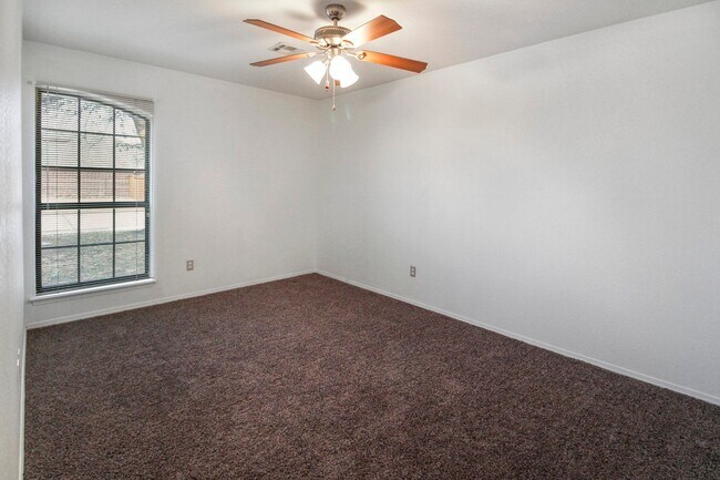 Building Photo - Great 3 Bed 2 Bath In Edmond