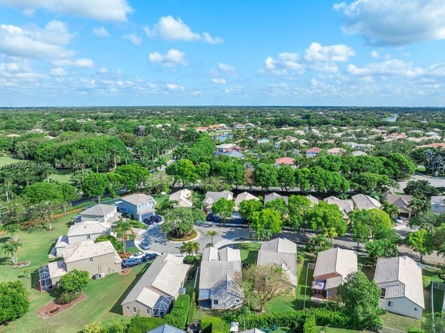 Building Photo - 4013 Pine Ridge Ln