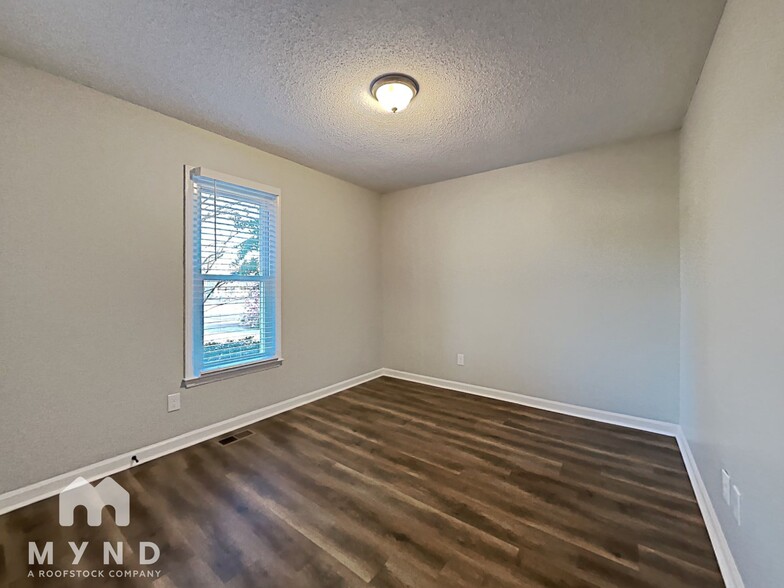 Building Photo - 117 Creekstone Dr