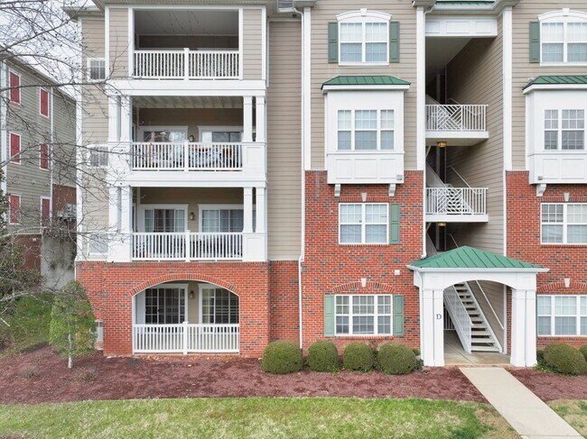 Building Photo - **PRISTINE GARDEN-LEVEL CONDO ON THE FIRST LEVEL NEAR PAVILION AND COMMUNITY GREEN SPACE**