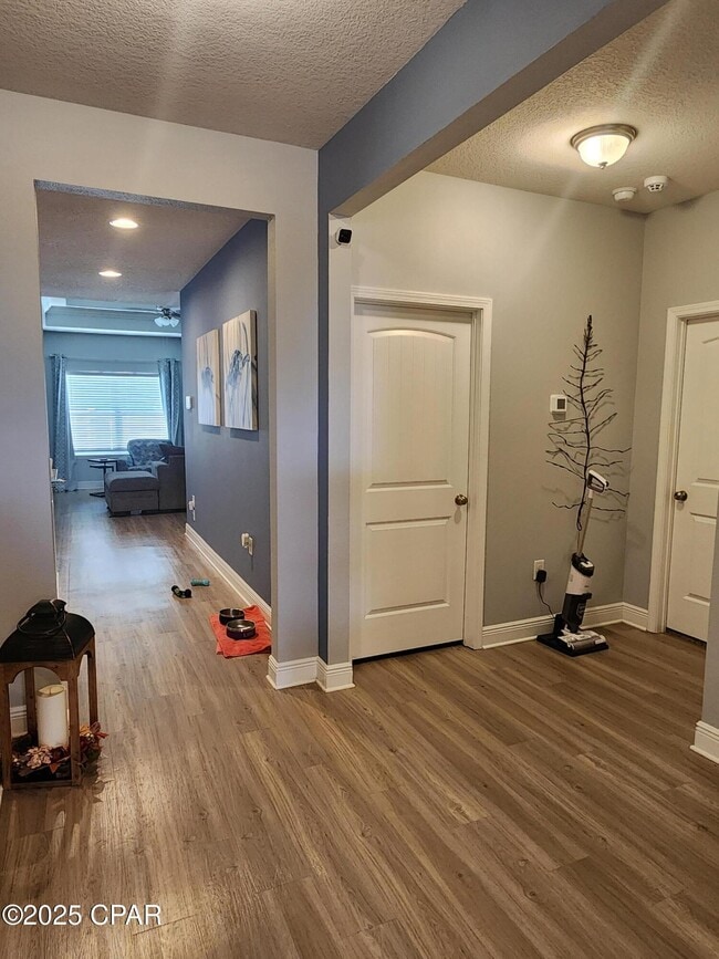 Building Photo - 104 Moonraker Cir
