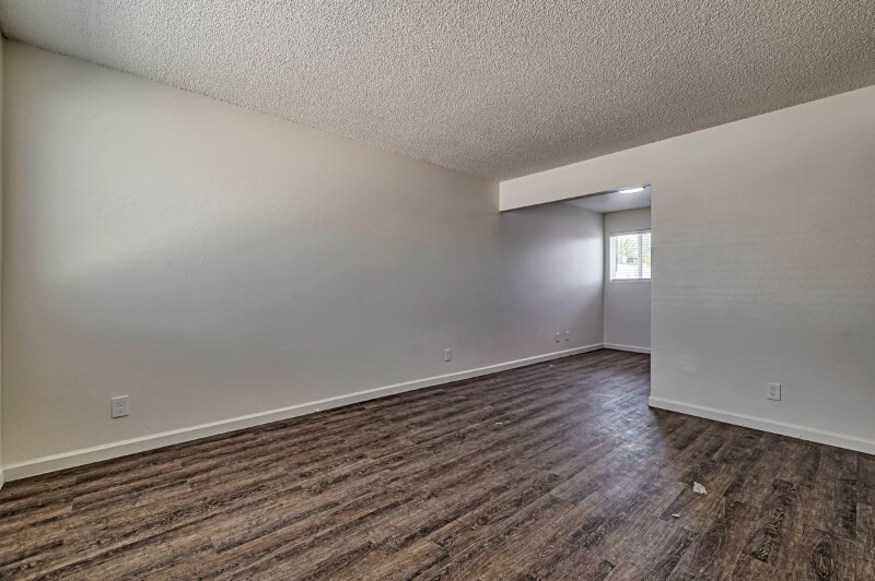 Building Photo - 5927 W Rose Ln