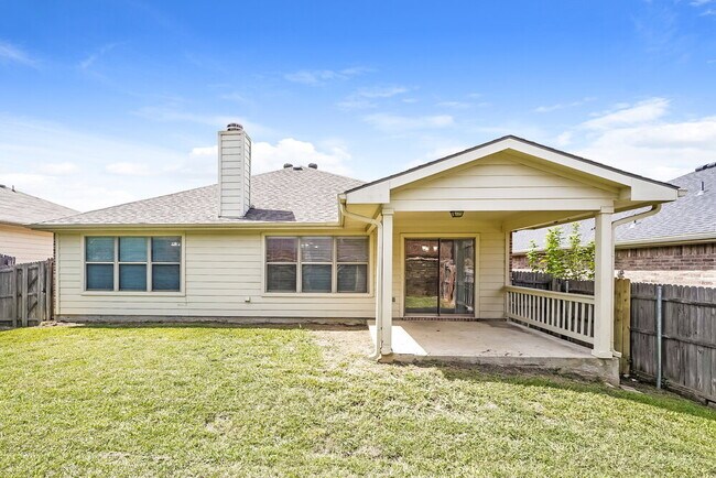 Building Photo - 5105 Raymond Dr