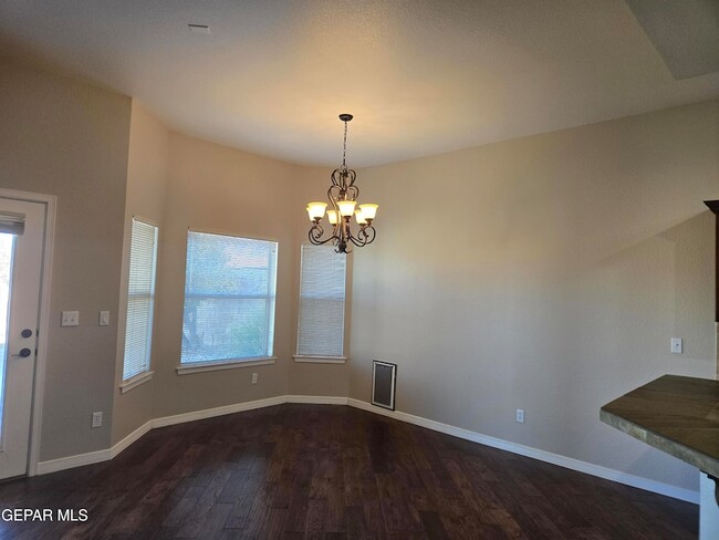 Building Photo - 6617 Cabana Del Sol Dr