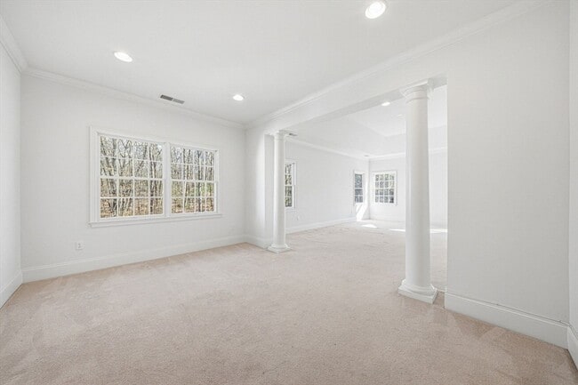 Building Photo - 9 Overlook Rd