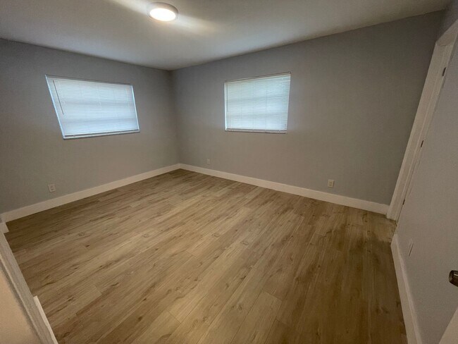 Building Photo - 780 NE 46th Ct