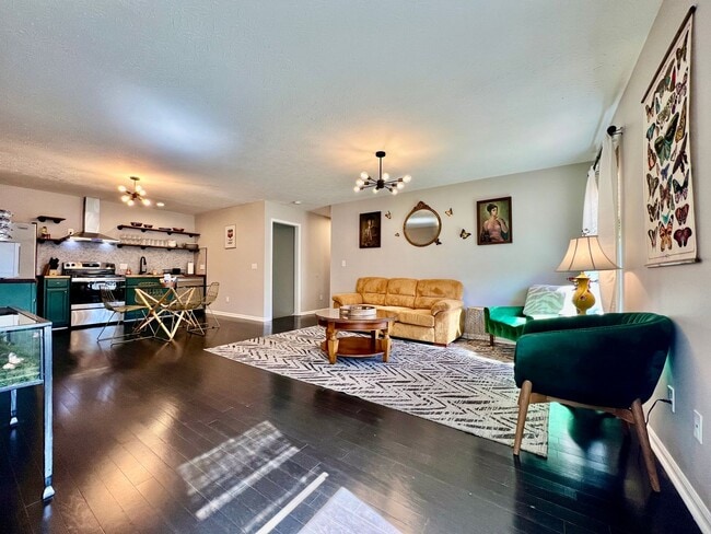 Building Photo - Fully Furnished Home with great location