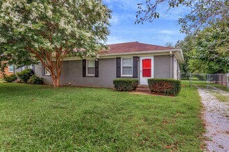 Building Photo - AVAILABLE NOW. 2 Bed 1 Bath Duplex. Locate...