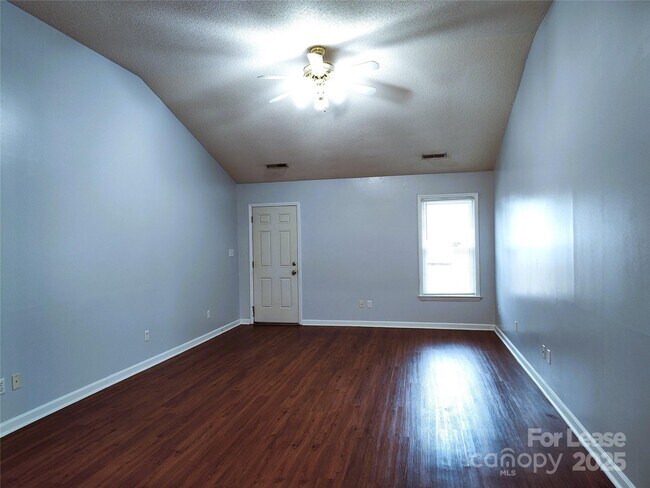 Building Photo - 1901 Timber Ln Dr