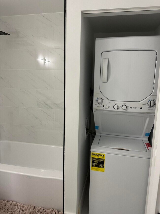 Building Photo - 10033 Winding Lake Rd