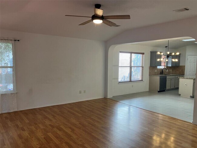 Building Photo - 1209 Wood Creek Dr