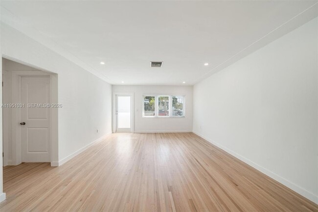 Building Photo - 47 Oviedo Ave