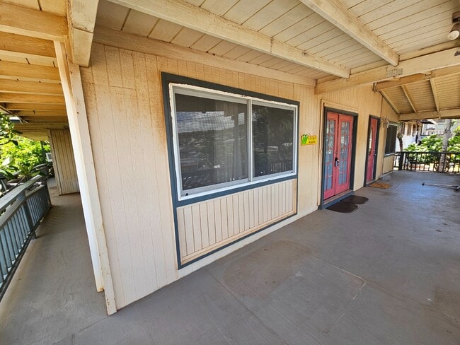 Building Photo - 1 bedroom 1 bath Apartment. NO parking. Upstairs unit.