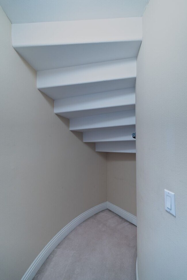 Building Photo - 8240 Sheffield Rd