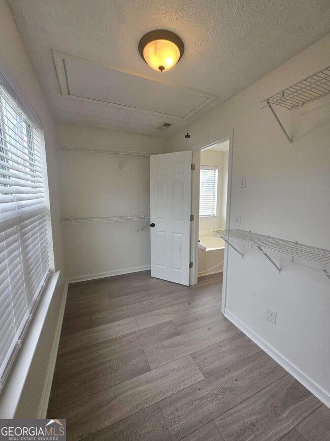 Building Photo - 2633 English Oaks Ln NW