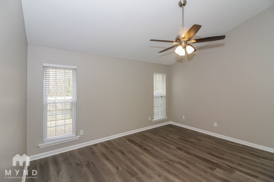 Building Photo - 10374 Cottage Oaks Dr
