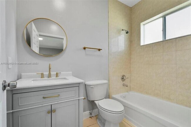 Building Photo - 3 bedroom in Miami FL 33147