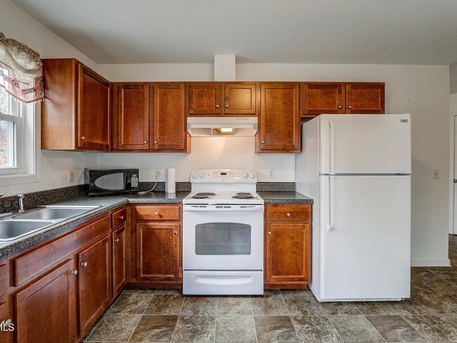 Building Photo - 2 Bed, 1 Bath - Home