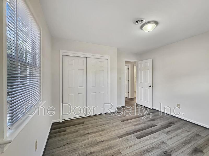 Building Photo - 106 Lexington Dr