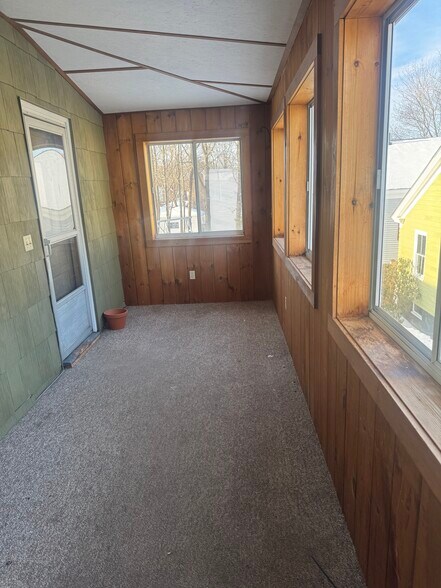 Building Photo - 21 Mason St