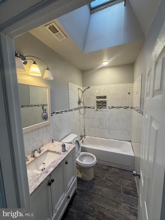 Building Photo - 5028 Whitaker Ave