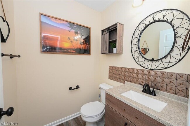 Building Photo - 655 Almas Ct