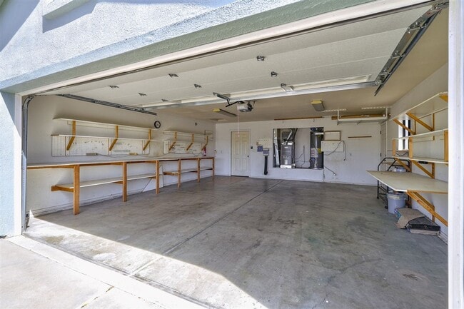 Building Photo - Home With 2 En-Suite Bedrooms in Prescott Valley