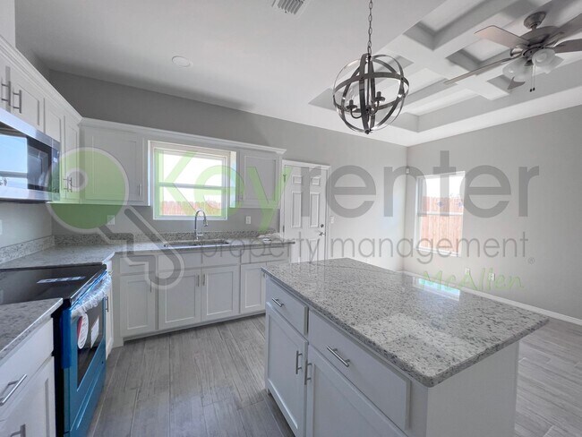 Building Photo - 1812 Redbud Ln