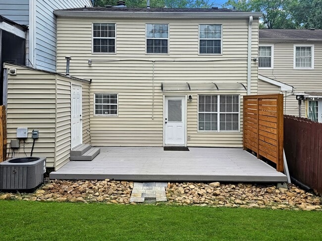 Building Photo - COMING SOON: Beautifully Updated 2/2.5 Townhome Near Truist Park