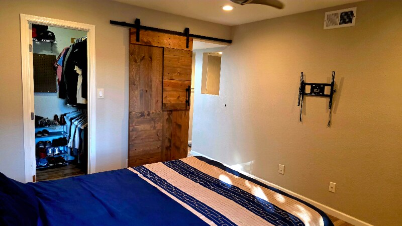 Building Photo - 4410 N Longview Ave