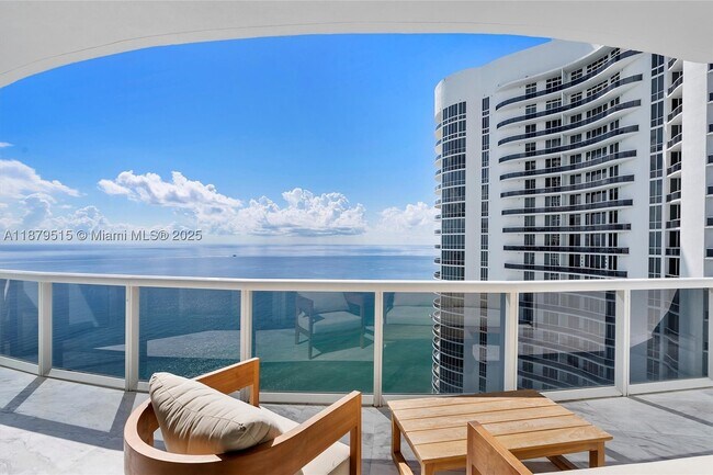 Building Photo - 16001 Collins Ave