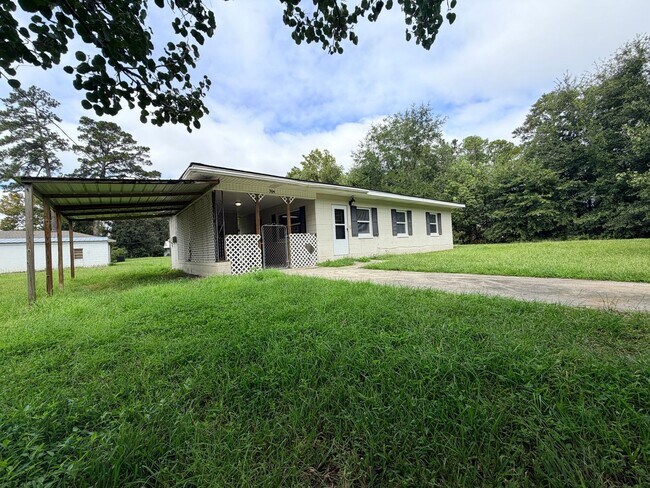 Building Photo - 304 Simpson St