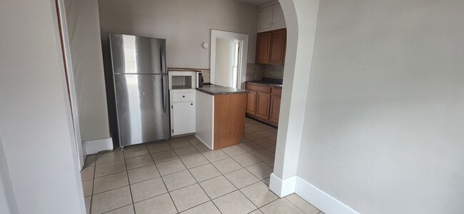 Building Photo - Beautiful 2 Bedroom / 1 Bath House