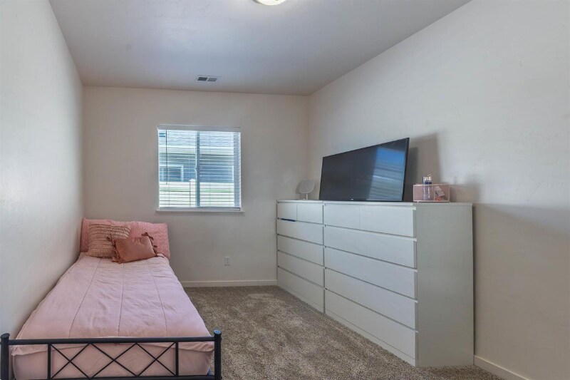 Building Photo - 450 Fox Meadows Ct