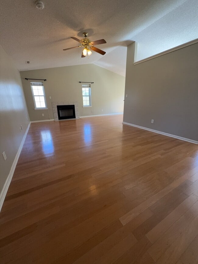 Building Photo - Nice 3 Bedroom, 2 Bath Home in Hubert