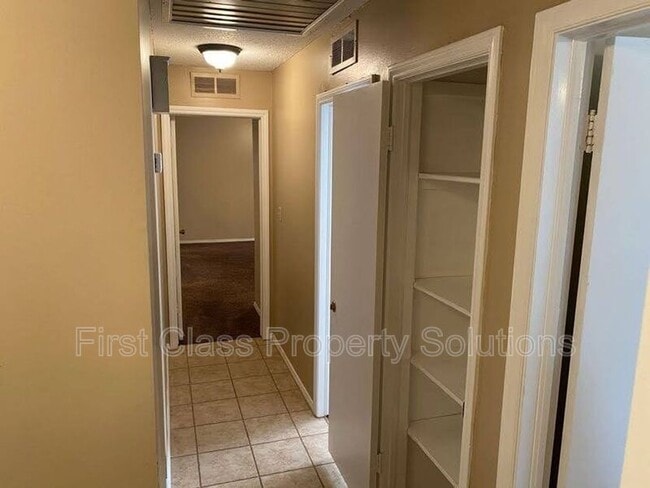 Building Photo - 6300 N Wildewood Dr