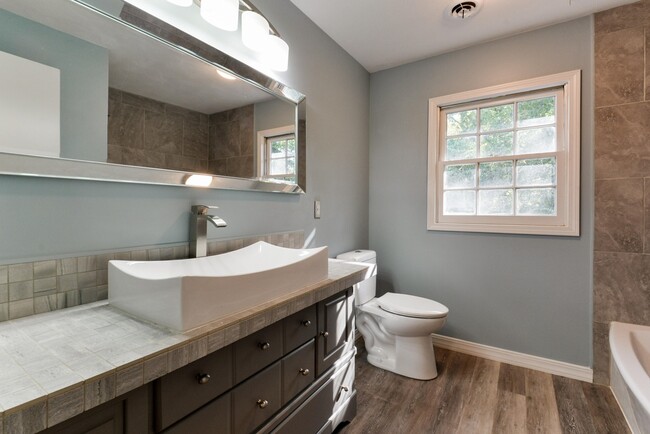 Upstairs Bathroom - 2304 E Cardinal St