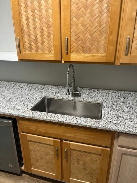 Building Photo - 8715 Fowler Ave