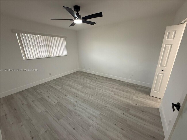 Building Photo - 7901 S Colony Cir