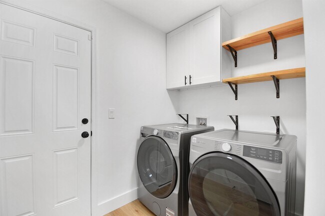 Building Photo - 101 Azalea Rd