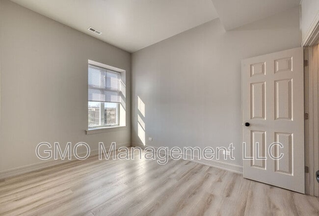 Building Photo - 1427 S Kedzie Ave