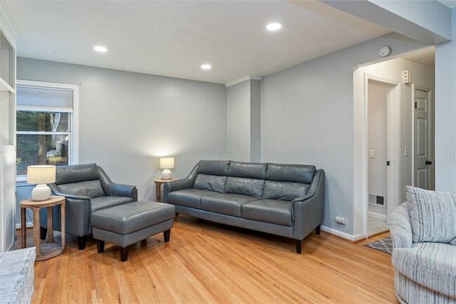 Building Photo - 46 Country Ln