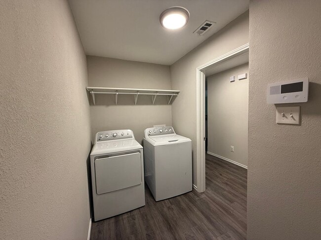 Building Photo - Rare 3BR Single-Family Home w/ 2-Car Garage, Fiber Internet & All Appliances – Near Little Elm Lake