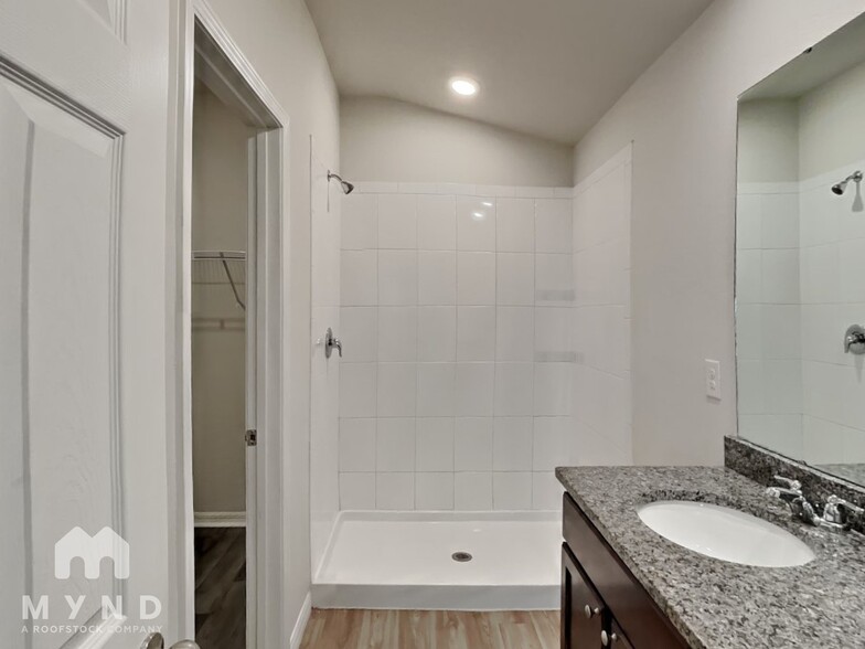 Building Photo - 1555 Tan Tara Trl