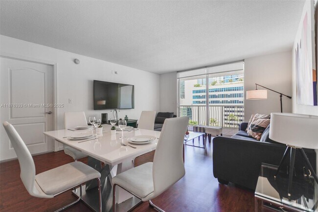 Building Photo - 1200 Brickell Bay Dr