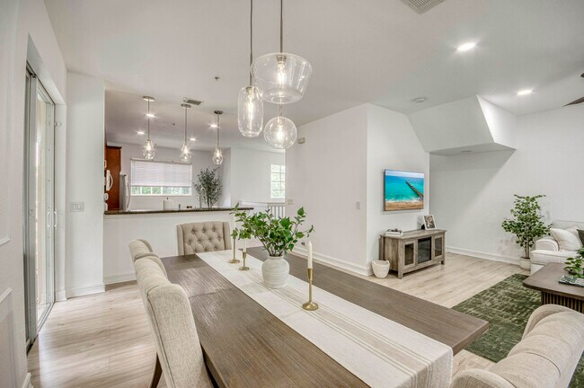 Building Photo - 1403 W Wickham Cir